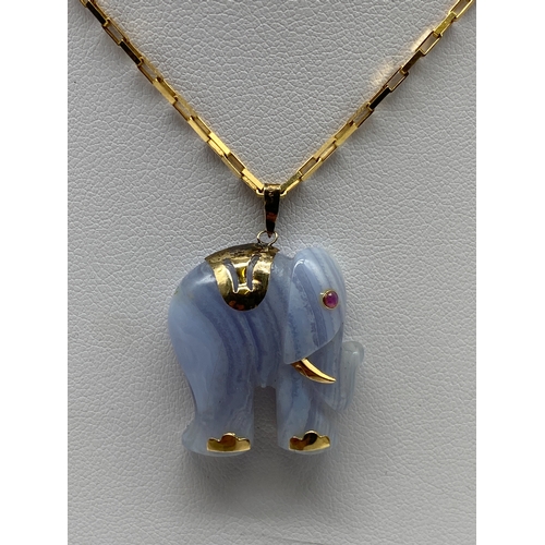 31 - A 9ct yellow gold blue jade pendant & chain,  approx 10 grams total weight, chain is 18 inches long ... 