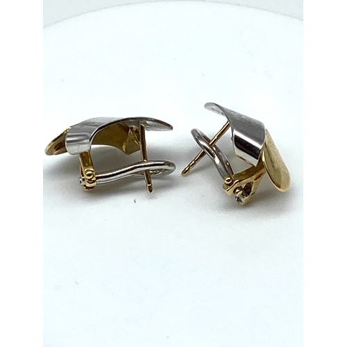 39 - A pair of 18ct white & yellow gold earrings, 6.8 grams approx weight, 18mm x 18mm