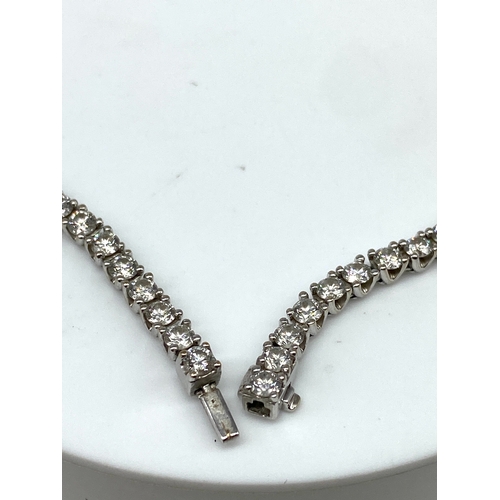 47 - An 18ct white gold tennis bracelet, approx 3ct of diamonds, very nice condition & diamonds are clean... 