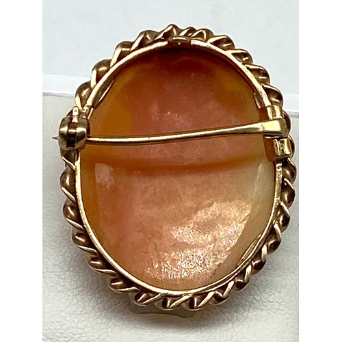 59 - A 9ct yellow gold Cameo brooch, 32 mm x 26mm, 7.2 grams in weight approx,