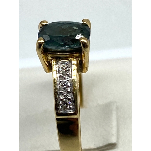 64 - An 18ct yellow gold diamond & alexandrite ring, 4.3 grams approx weight, size N, centre stone approx... 