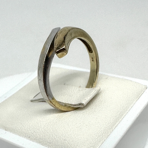 79 - A 9ct 2 tone gold ring, approx weight 3.13 grams, size O