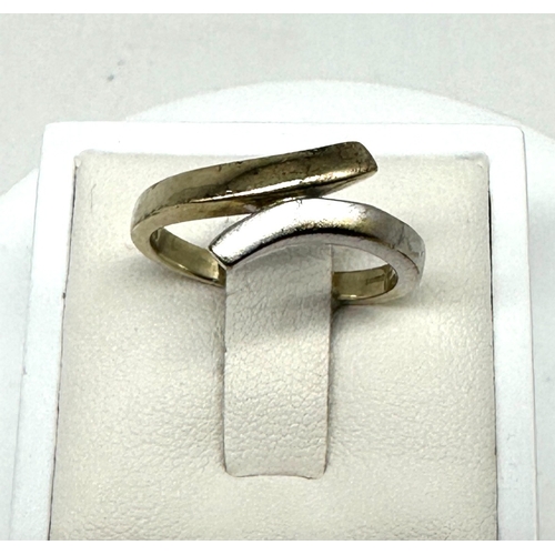 79 - A 9ct 2 tone gold ring, approx weight 3.13 grams, size O