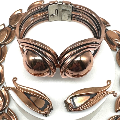 235 - A Renoir copper handcrafted costume jewellery set, a bangle, necklace & 2 pairs of earrings,