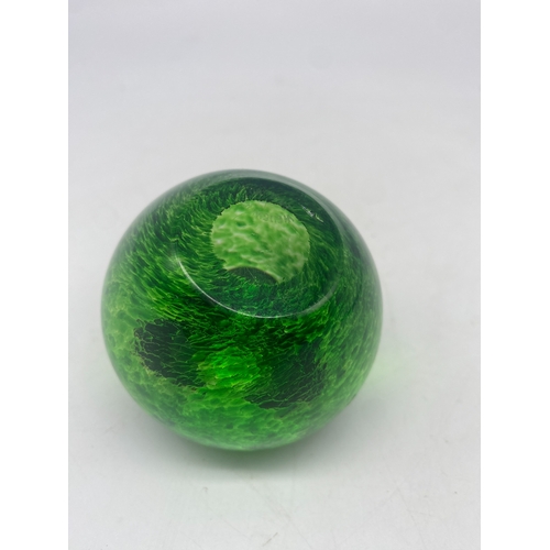 380 - A Wedgwood 1970s glass paperweight, 3 inch diameter x 2 3/4 inches high