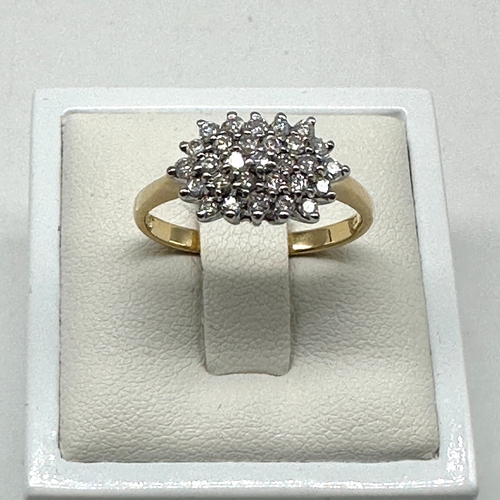 86 - A 9ct yellow gold 0.5ct diamond cluster ring, clean sparkly stones, 3.8 grams in weight approx, size... 