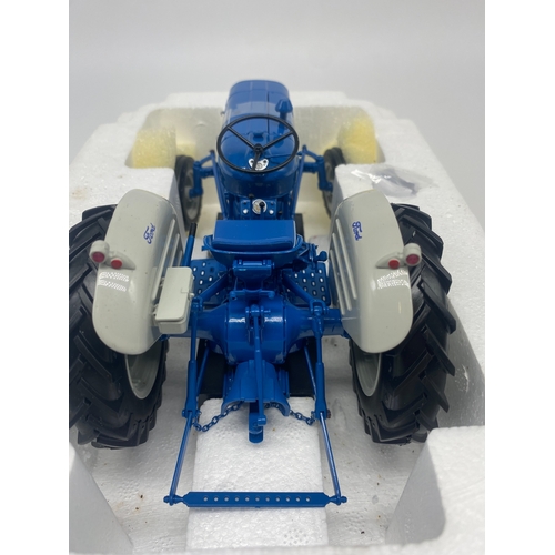 423 - A Fordson super dexter model, scale 1:16