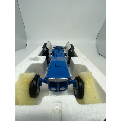 423 - A Fordson super dexter model, scale 1:16