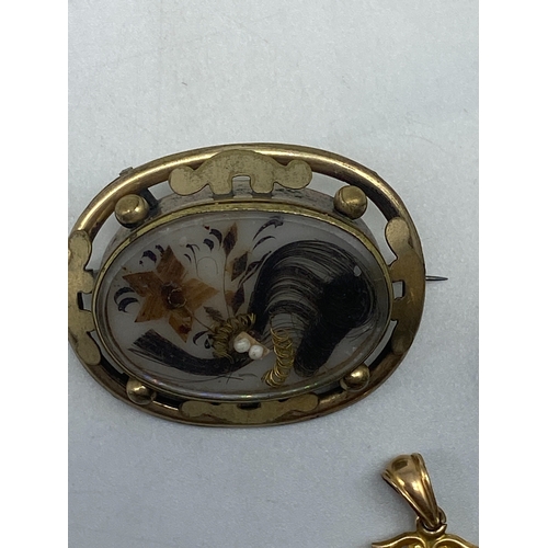 462 - 3x Victorian gold plated brooches,