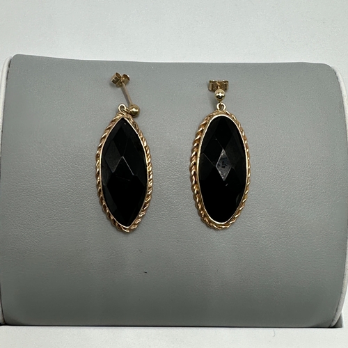 473 - A pair of 9ct yellow gold black jet style drop earrings, butterfly backs, size 36mm x 16mm, weight 6... 