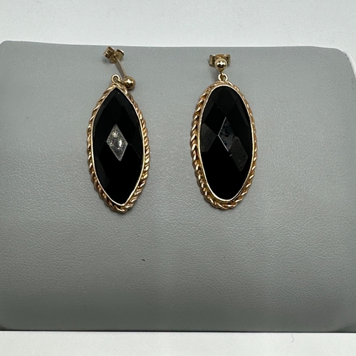 473 - A pair of 9ct yellow gold black jet style drop earrings, butterfly backs, size 36mm x 16mm, weight 6... 