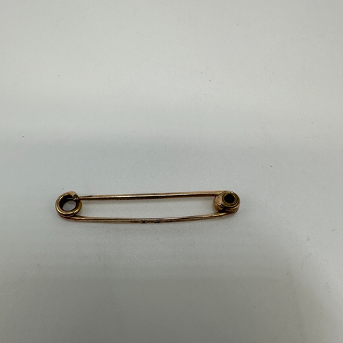 476 - A Victorian 9ct yellow rolled gold pin bar, size 40mm , weight 1.4 grams approx,