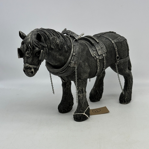 482 - A shire horse ornament from the House of Valentina, in original box, no chips or damage