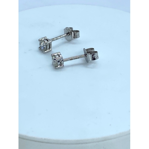 14 - A pair of 18ct white gold diamond stud earrings, approx combined weight 0.40ct of diamonds, in very ... 