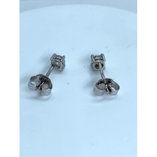 14 - A pair of 18ct white gold diamond stud earrings, approx combined weight 0.40ct of diamonds, in very ... 