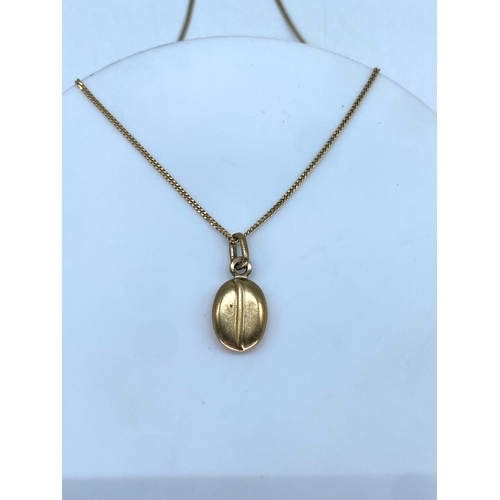 186 - A 9ct yellow gold coffee bean pendant & chain, chain is 18 inches long, 1.5 grams in weight approx