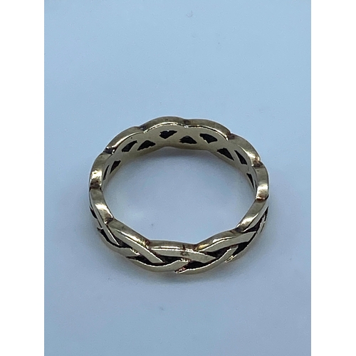 197 - A 9ct yellow gold celtic band, size M, weight is 2.8 grams approx, thick shank, nice ring