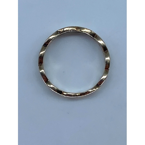 197 - A 9ct yellow gold celtic band, size M, weight is 2.8 grams approx, thick shank, nice ring