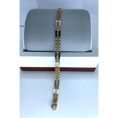 20 - A 9ct yellow & white gold bracelet, 7 1/2 inches long approx, weight is 6.8 grams approx, in nice co... 