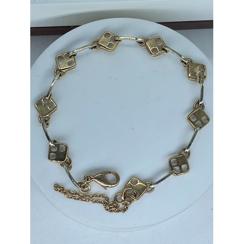 28 - A 9ct yellow & white gold link bracelet, comes with a safety chain, approx weight is 7 grams, 7 1/2 ... 