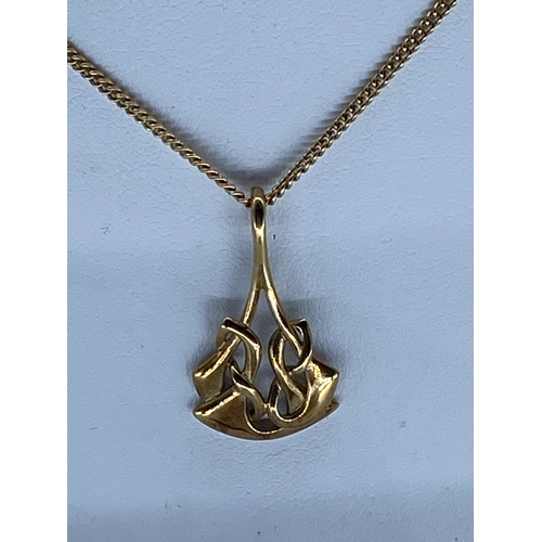 32 - A 9ct yellow gold Scottish design pendant & close curb chain, 18 inch long close curb chain, pendant... 