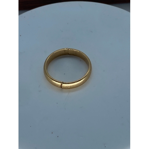 43 - An 18ct yellow gold D shaped wedding band, 3mm wide, 3.2 grams in weight approx, size K, ring has be... 