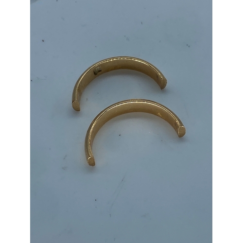 43 - An 18ct yellow gold D shaped wedding band, 3mm wide, 3.2 grams in weight approx, size K, ring has be... 