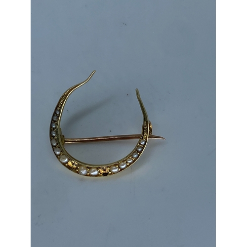 46 - A 15ct yellow gold Victorian moon brooch, set with Victorian seed pearls, 22mm x 22mm in size, fitte... 