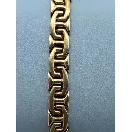 6 - A 9ct yellow gold linked design bracelet, 2x figure of 8 safety links, 15.6 grams in weight approx, ... 