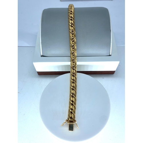 67 - An 18ct yellow gold fancy link bracelet, fully hallmarked, 7 1/2 inches long, 32.4 grams in weight a... 