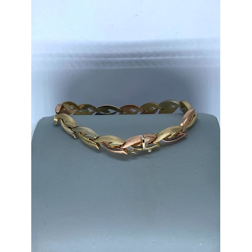 72 - A 9ct tri-coloured gold necklace & bracelet set, bracelet is 7 1/2 inches long, bracelet weighs 11.5... 