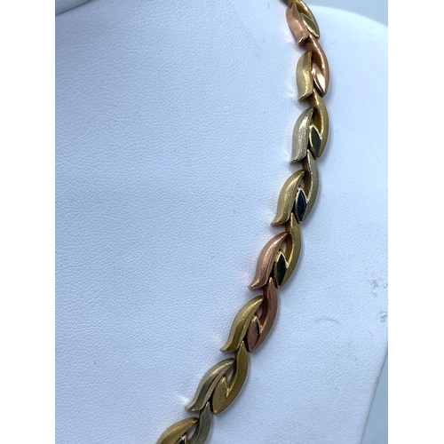 72 - A 9ct tri-coloured gold necklace & bracelet set, bracelet is 7 1/2 inches long, bracelet weighs 11.5... 