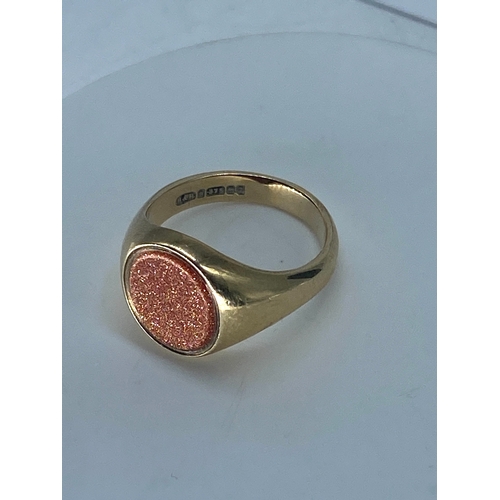 89 - A 9ct antique yellow gold chunky aventurine signet ring, set with copper coloured aventurine stone, ... 