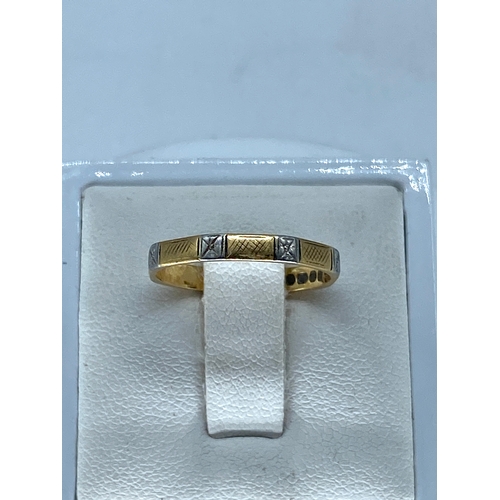 107 - An 18ct yellow gold & platinum fancy design wedding band, 1.9 grams in weight approx, size L