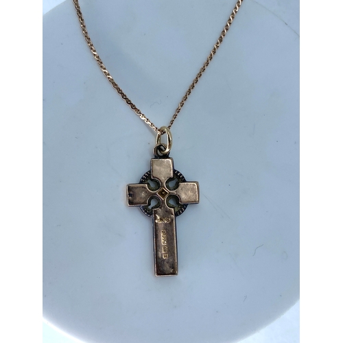 102 - A 9ct rose gold antique cross & chain, chain is 20 inches long, cross is 30mm x 14mm, weight is 2.8 ... 