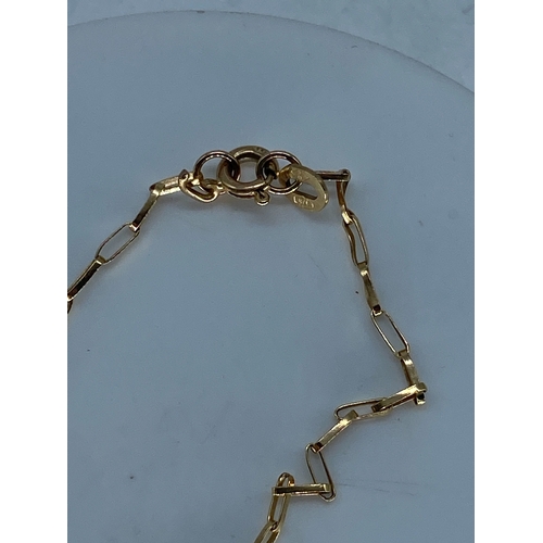 103 - A 9ct yellow gold bracelet, bracelet will need repaired as clasp is broken as shown in the pictures,... 