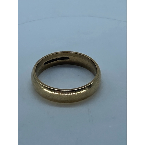 115 - A 9ct yellow gold D shaped wedding band, 5mm depth, solid gold, nice all round condition & nice thic... 