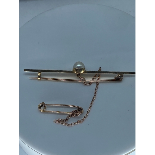 220 - A 15ct yellow gold pearl brooch, with safety chain, weight is 2.4 grams approx,