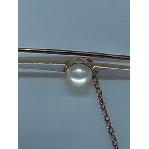 220 - A 15ct yellow gold pearl brooch, with safety chain, weight is 2.4 grams approx,