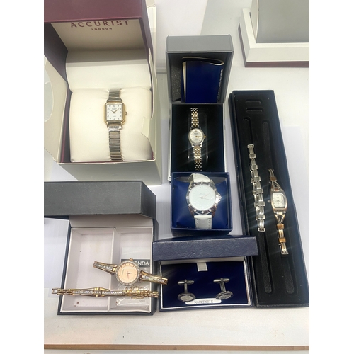 300 - A mix lot of watches, in original boxes