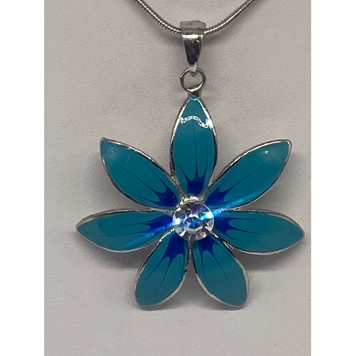 322 - A costume jewellery daisy flower pendant & chain, daisy is enamel & has a nice centre stone