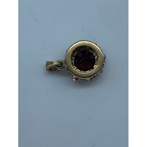 161 - A 9ct yellow gold garnet pendant no chain, 20mm x 14mm, weight is 2 grams approx