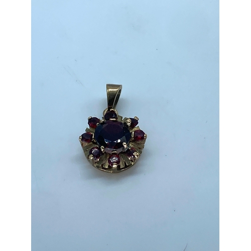 161 - A 9ct yellow gold garnet pendant no chain, 20mm x 14mm, weight is 2 grams approx