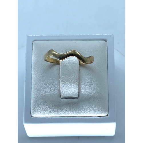 167 - A 9ct yellow gold dress ring, 1.1 gram in weight approx, size Q