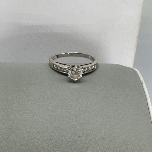 343 - An 18ct white gold single solitaire diamond ring,

comes with certificates,

natural diamond,

E col... 