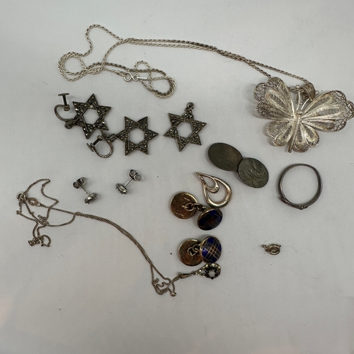 346 - A mixed lot of vintage silver