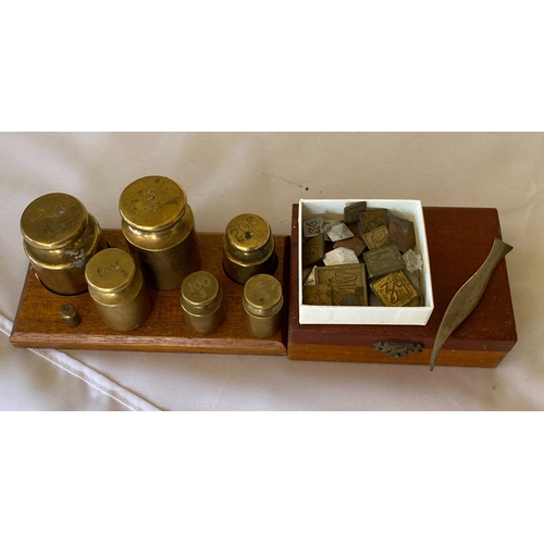 121 - A collection of postal stamp weights