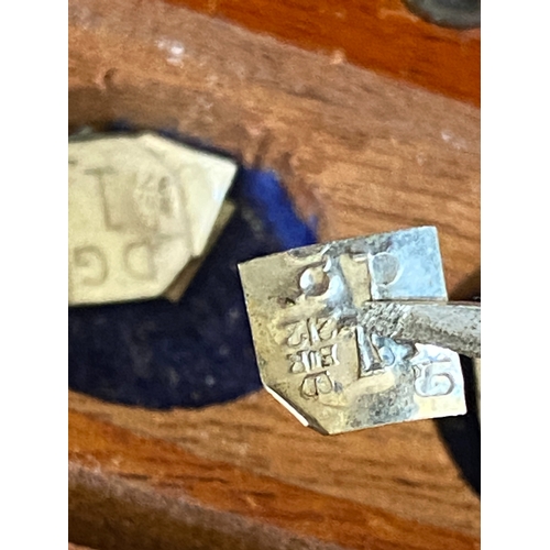 121 - A collection of postal stamp weights