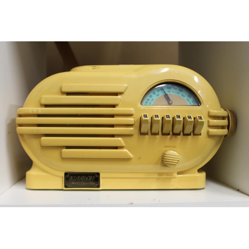 41 - A Bakelite style radio / cassette player.