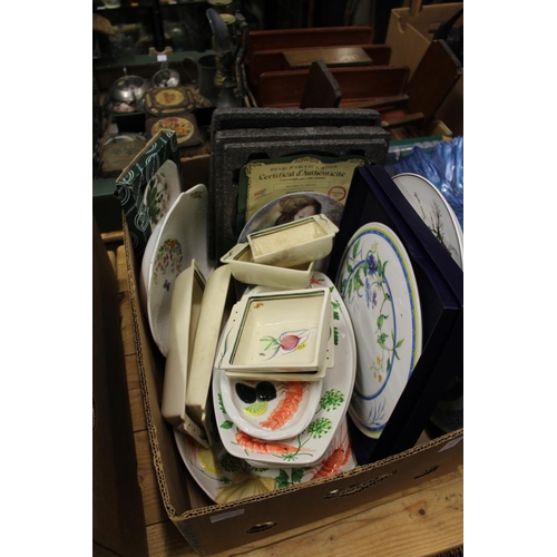 94 - A box of decorative china.